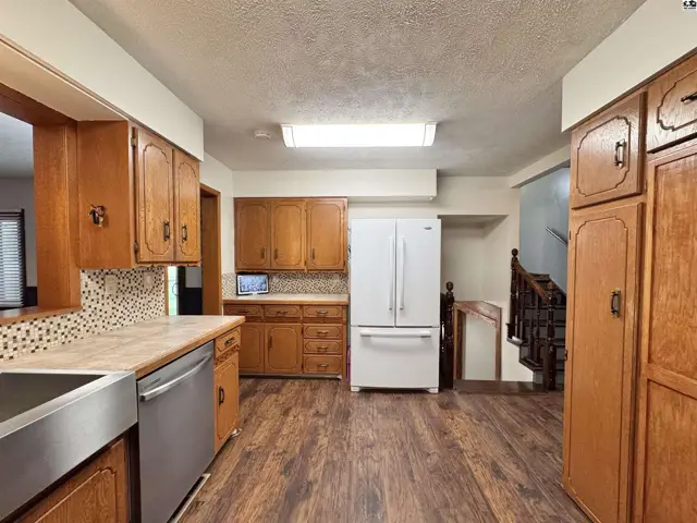 Photo of 2522 E 44th Ave, Hutchinson, KS