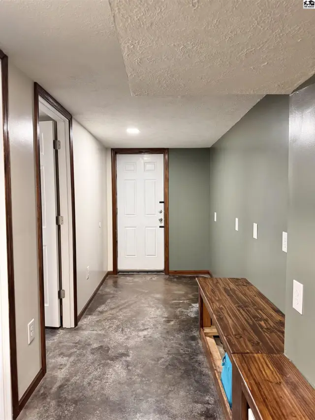 Photo of 2522 E 44th Ave, Hutchinson, KS