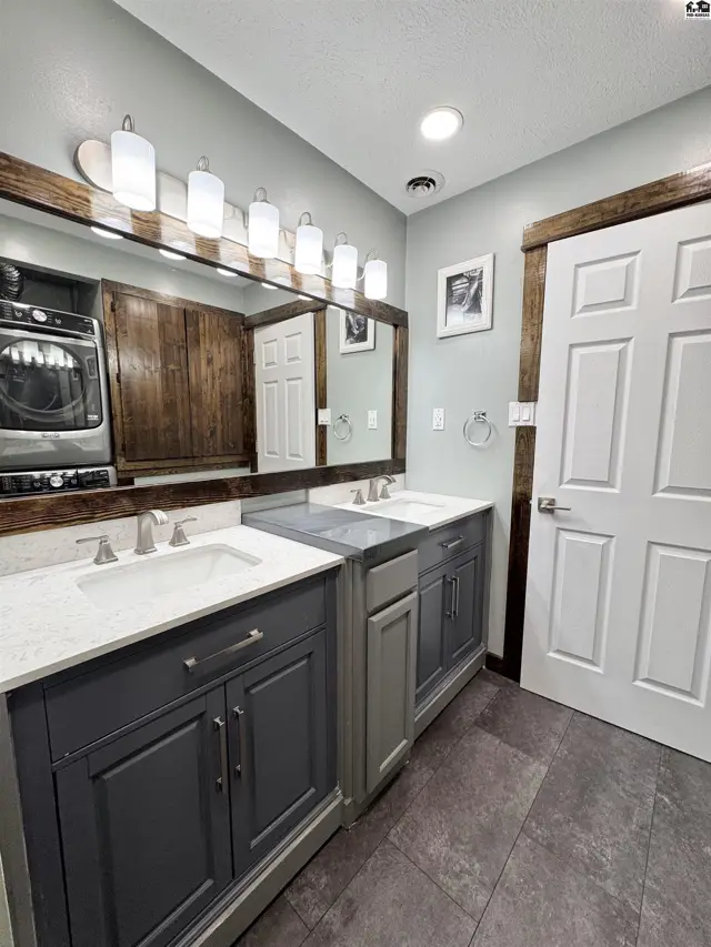 Photo of 2522 E 44th Ave, Hutchinson, KS