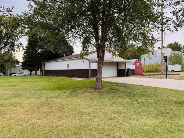 Photo of 2522 E 44th Ave, Hutchinson, KS