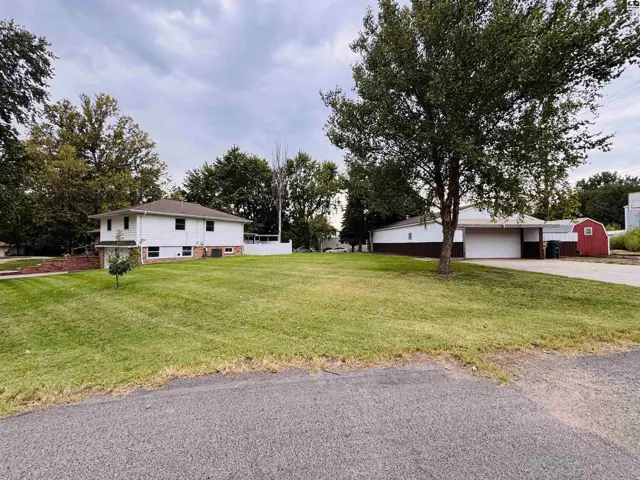Photo of 2522 E 44th Ave, Hutchinson, KS