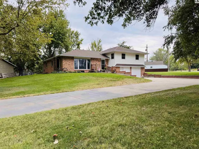 Photo of 2522 E 44th Ave, Hutchinson, KS