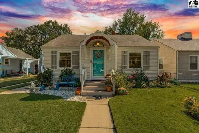 Photo of 421 E 9th Ave, Hutchinson, KS