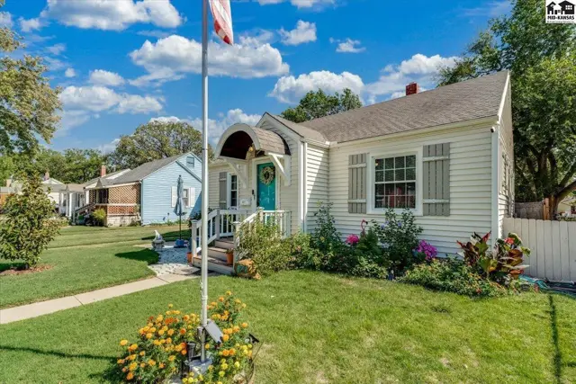 Photo of 421 E 9th Ave, Hutchinson, KS