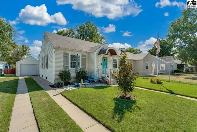 Photo of 421 E 9th Ave, Hutchinson, KS
