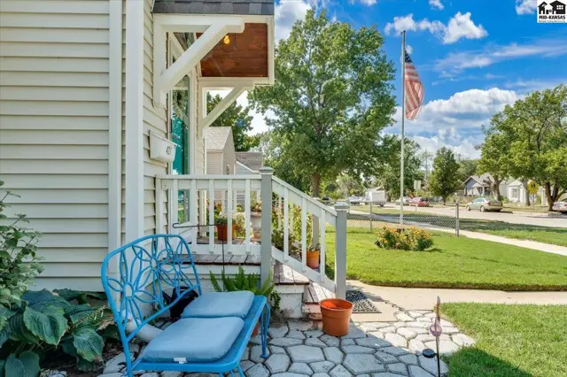 Photo of 421 E 9th Ave, Hutchinson, KS