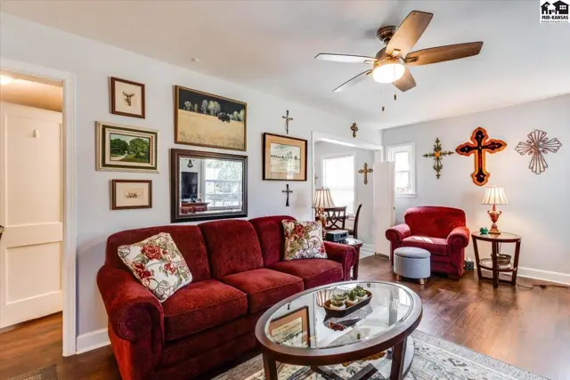 Photo of 421 E 9th Ave, Hutchinson, KS