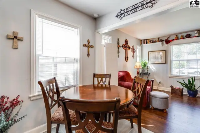 Photo of 421 E 9th Ave, Hutchinson, KS