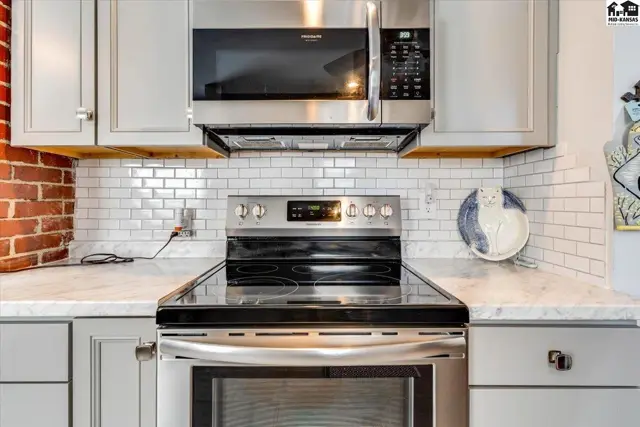 Photo of 421 E 9th Ave, Hutchinson, KS