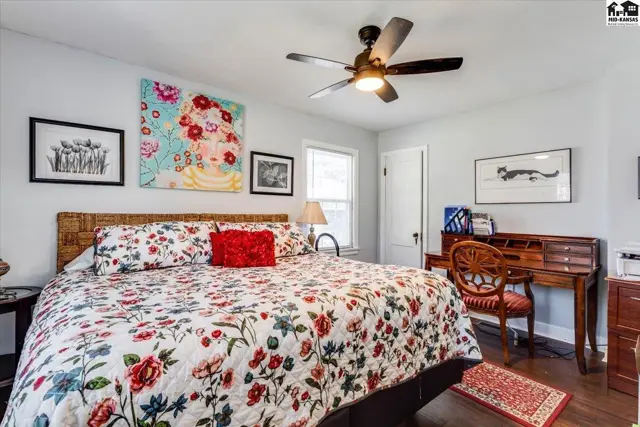 Photo of 421 E 9th Ave, Hutchinson, KS