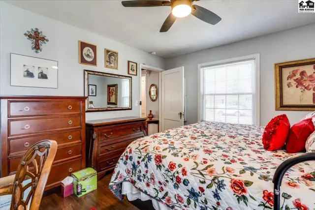 Photo of 421 E 9th Ave, Hutchinson, KS