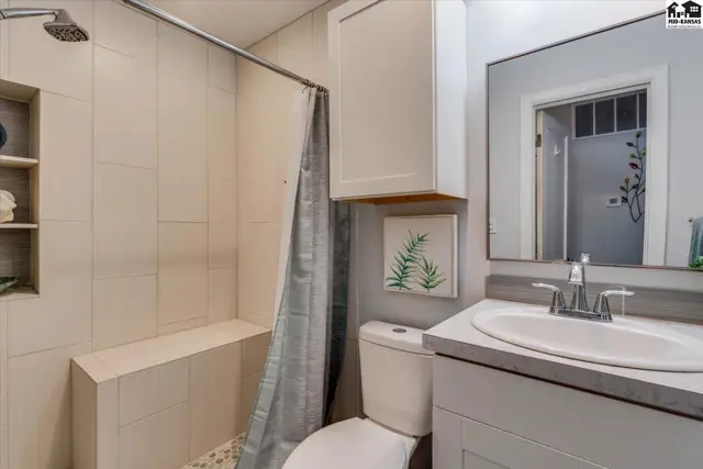 Photo of 421 E 9th Ave, Hutchinson, KS