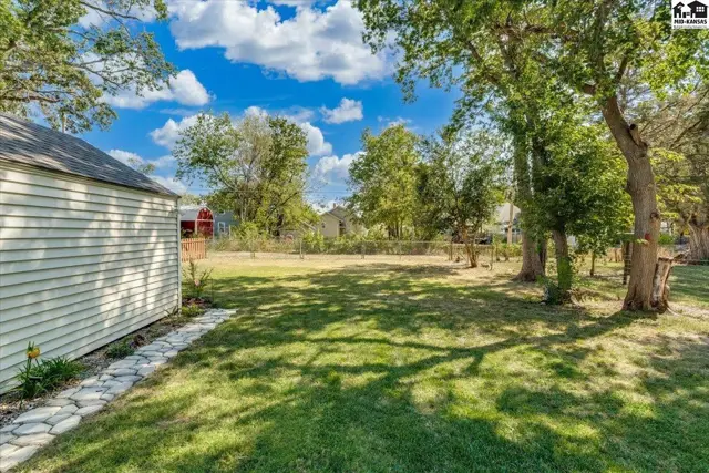 Photo of 421 E 9th Ave, Hutchinson, KS