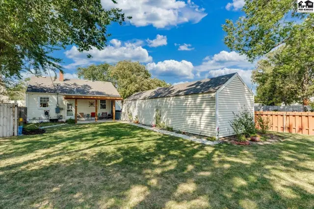 Photo of 421 E 9th Ave, Hutchinson, KS