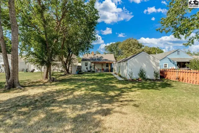 Photo of 421 E 9th Ave, Hutchinson, KS