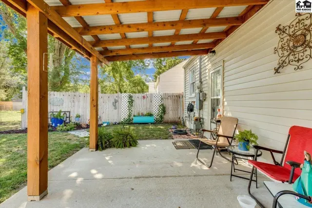 Photo of 421 E 9th Ave, Hutchinson, KS