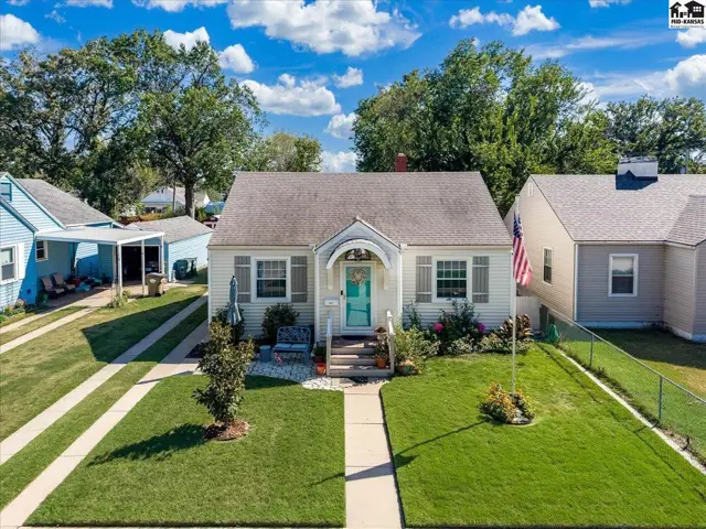 Photo of 421 E 9th Ave, Hutchinson, KS