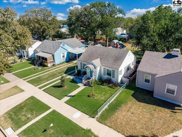 Photo of 421 E 9th Ave, Hutchinson, KS