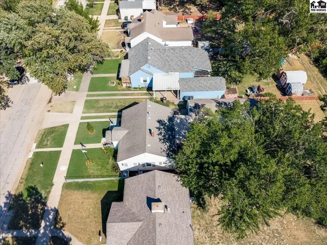 Photo of 421 E 9th Ave, Hutchinson, KS