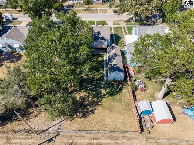 Photo of 421 E 9th Ave, Hutchinson, KS
