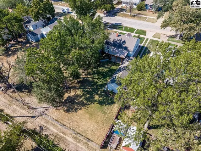 Photo of 421 E 9th Ave, Hutchinson, KS