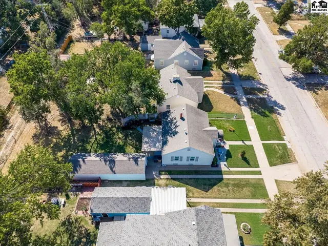 Photo of 421 E 9th Ave, Hutchinson, KS