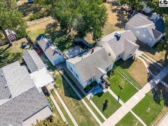 Photo of 421 E 9th Ave, Hutchinson, KS