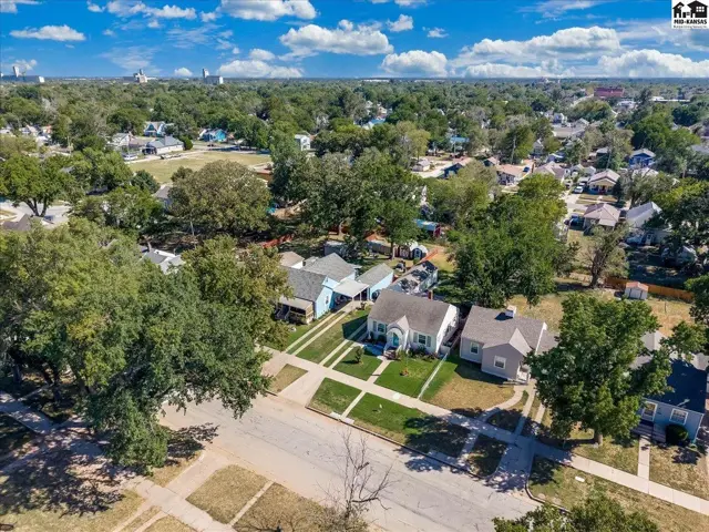 Photo of 421 E 9th Ave, Hutchinson, KS