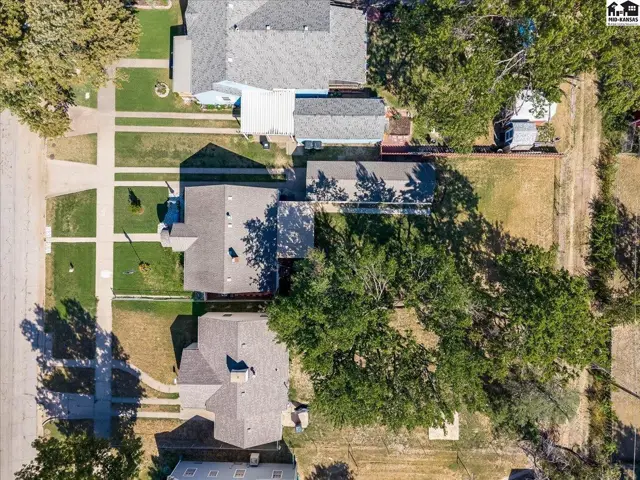 Photo of 421 E 9th Ave, Hutchinson, KS