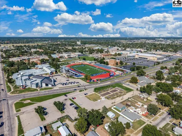 Photo of 421 E 9th Ave, Hutchinson, KS