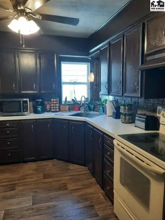 Photo of 1019 S Chestnut St, McPherson, KS