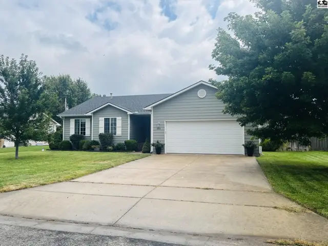 Photo of 205 E 37th Ave, Hutchinson, KS