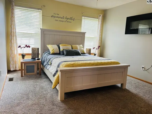 Photo of 205 E 37th Ave, Hutchinson, KS