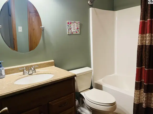 Photo of 205 E 37th Ave, Hutchinson, KS