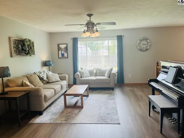 Photo of 205 E 37th Ave, Hutchinson, KS