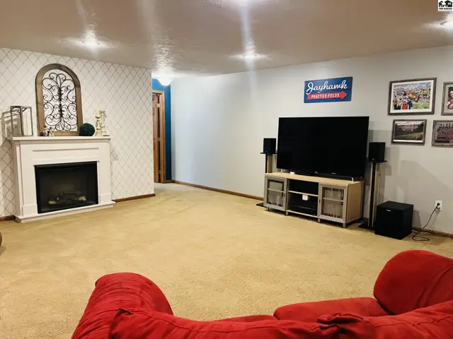 Photo of 205 E 37th Ave, Hutchinson, KS