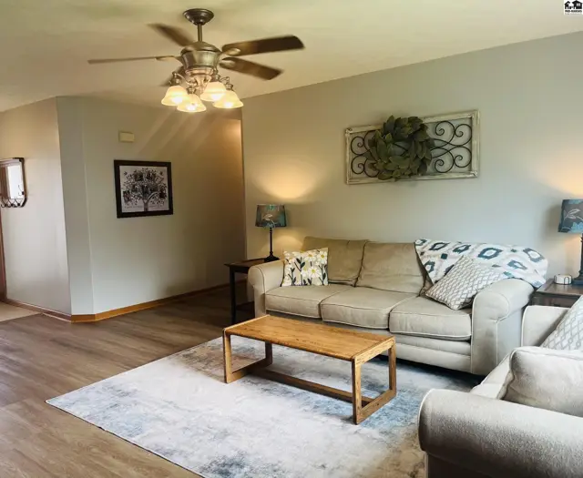 Photo of 205 E 37th Ave, Hutchinson, KS