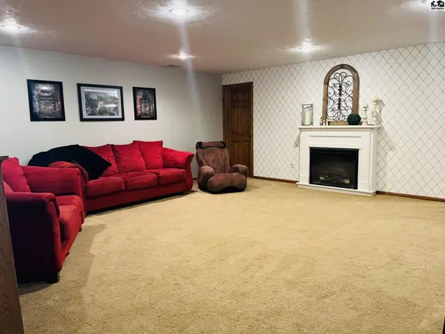 Photo of 205 E 37th Ave, Hutchinson, KS