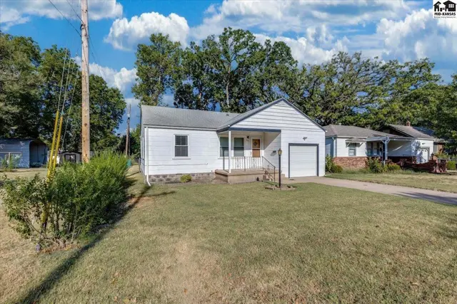 Photo of 623 Grandview Ave, Newton, KS