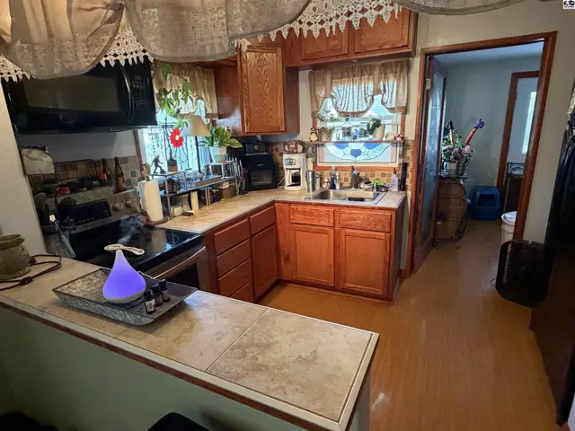 Photo of 310 W 13th Ave, Hutchinson, KS