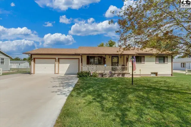 Photo of 102 Robert St, Hutchinson, KS