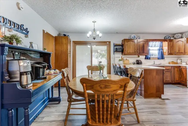 Photo of 102 Robert St, Hutchinson, KS