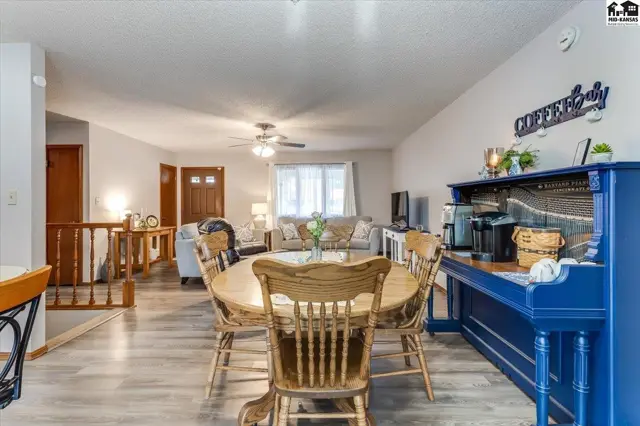 Photo of 102 Robert St, Hutchinson, KS