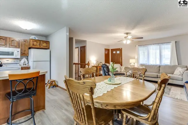 Photo of 102 Robert St, Hutchinson, KS