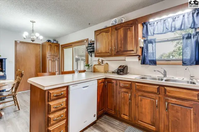 Photo of 102 Robert St, Hutchinson, KS