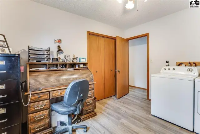 Photo of 102 Robert St, Hutchinson, KS