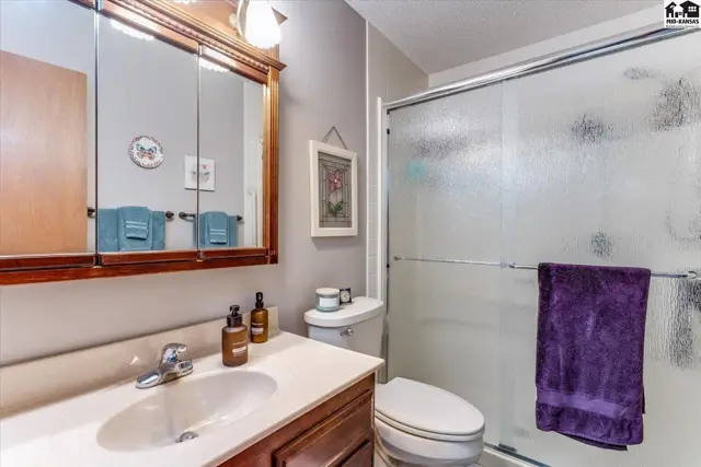 Photo of 102 Robert St, Hutchinson, KS