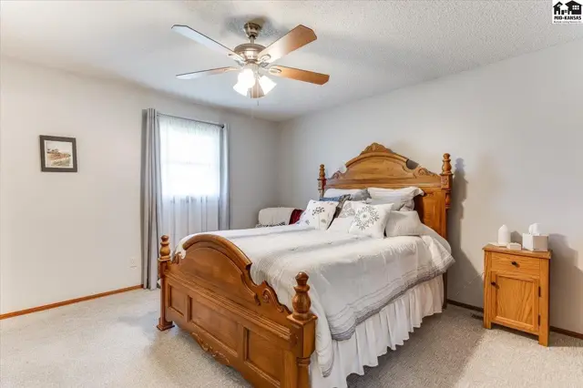 Photo of 102 Robert St, Hutchinson, KS