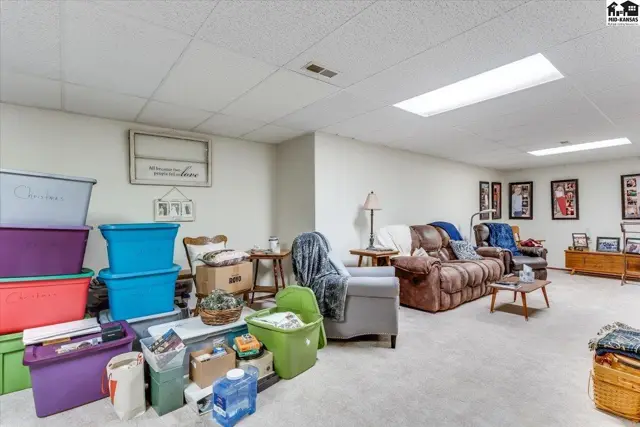 Photo of 102 Robert St, Hutchinson, KS