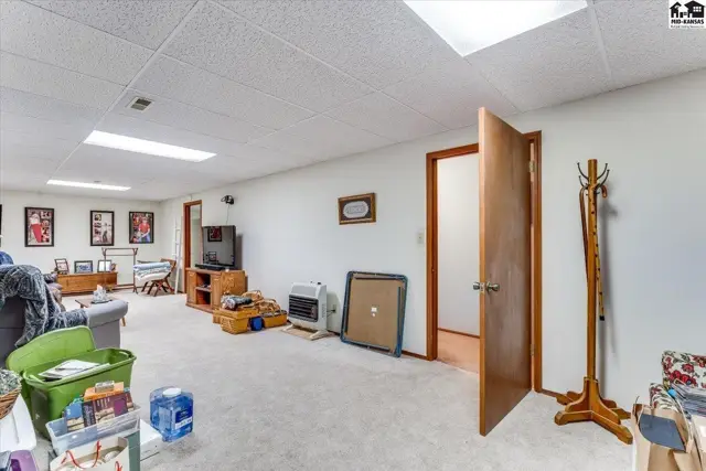 Photo of 102 Robert St, Hutchinson, KS